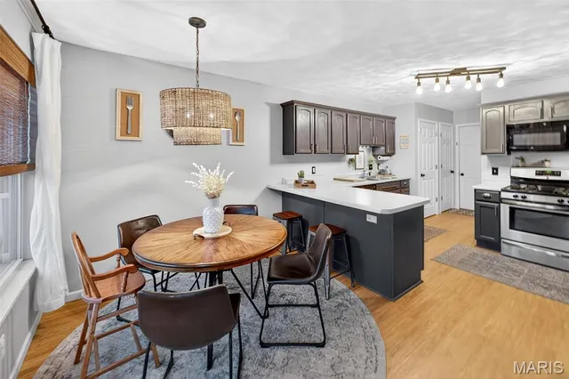 $285,000 | 101 East Harrisonville Drive, Valmeyer, IL 62295