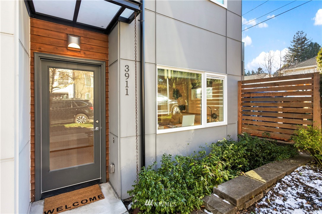 3911 Southwest Findlay Street Seattle, WA 98136 - Photo 1 of 38 Gallery Image 1