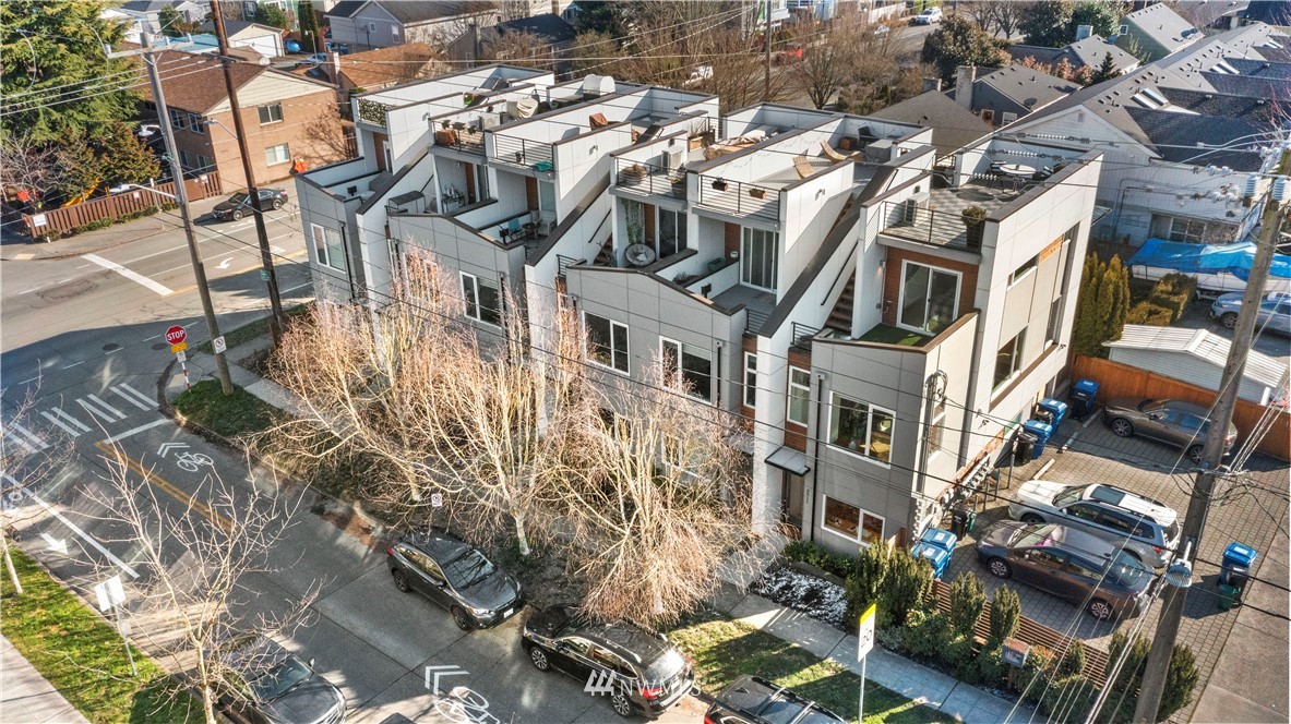 3911 Southwest Findlay Street Seattle, WA 98136 - Photo 2 of 38 Gallery Image 2