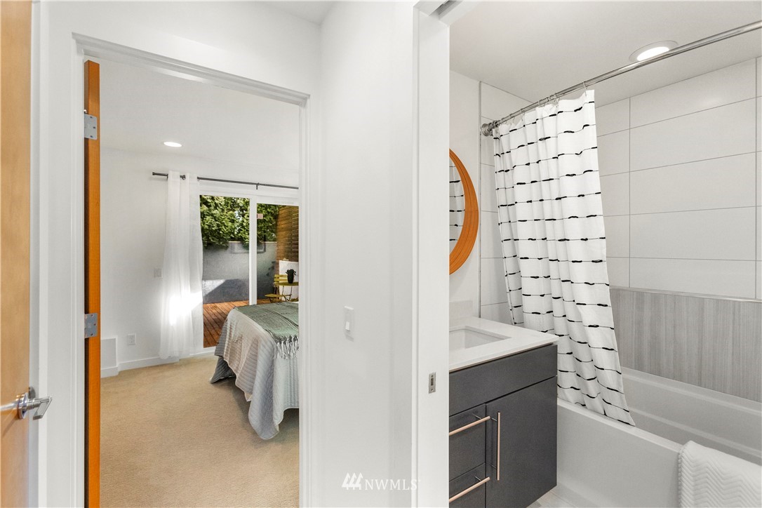 3911 Southwest Findlay Street Seattle, WA 98136 - Photo 9 of 38 Gallery Image 9