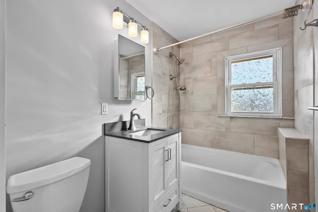 $2,200 | 59 Grand Street, Middletown, CT 06457