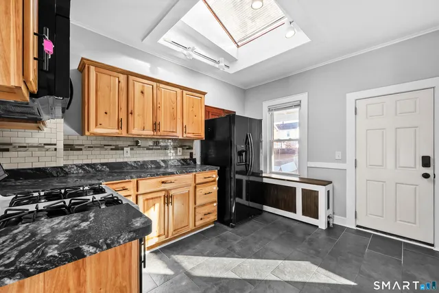 $2,200 | 59 Grand Street, Middletown, CT 06457