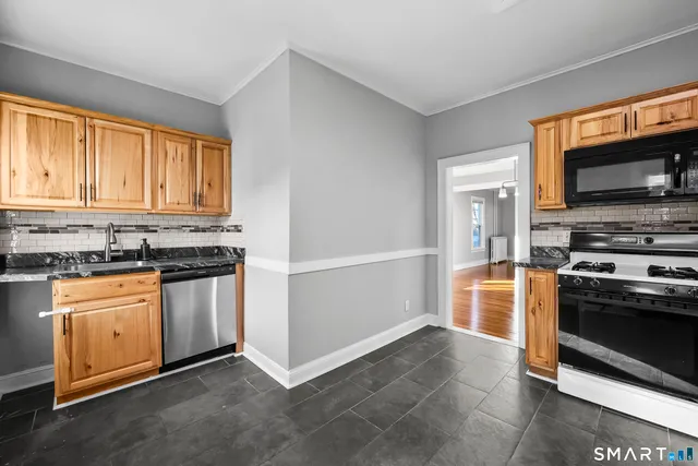 $2,200 | 59 Grand Street, Middletown, CT 06457