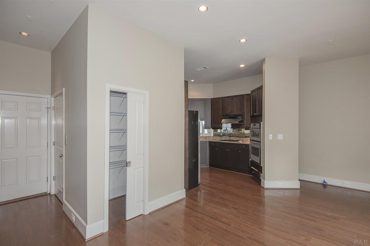 527 North Spring Street, Unit 5 Pensacola, FL 32501 - Photo 5 of 50