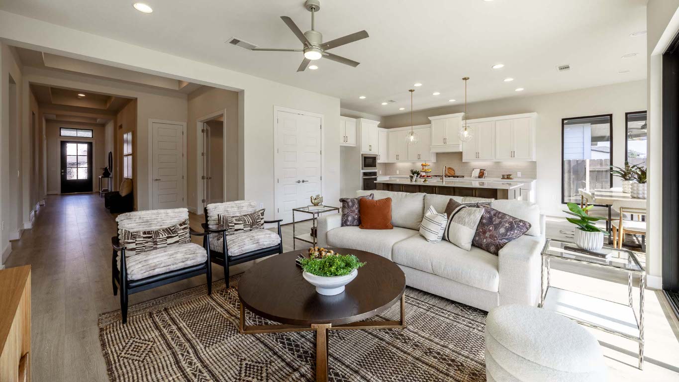 9101 The Ravine Way Austin, TX 78744 - Photo 4 of 20