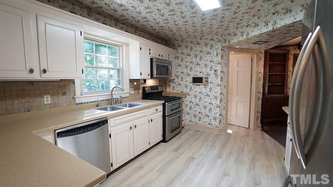 1421 Lynn Road Raleigh, NC 27612 - Photo 9 of 30