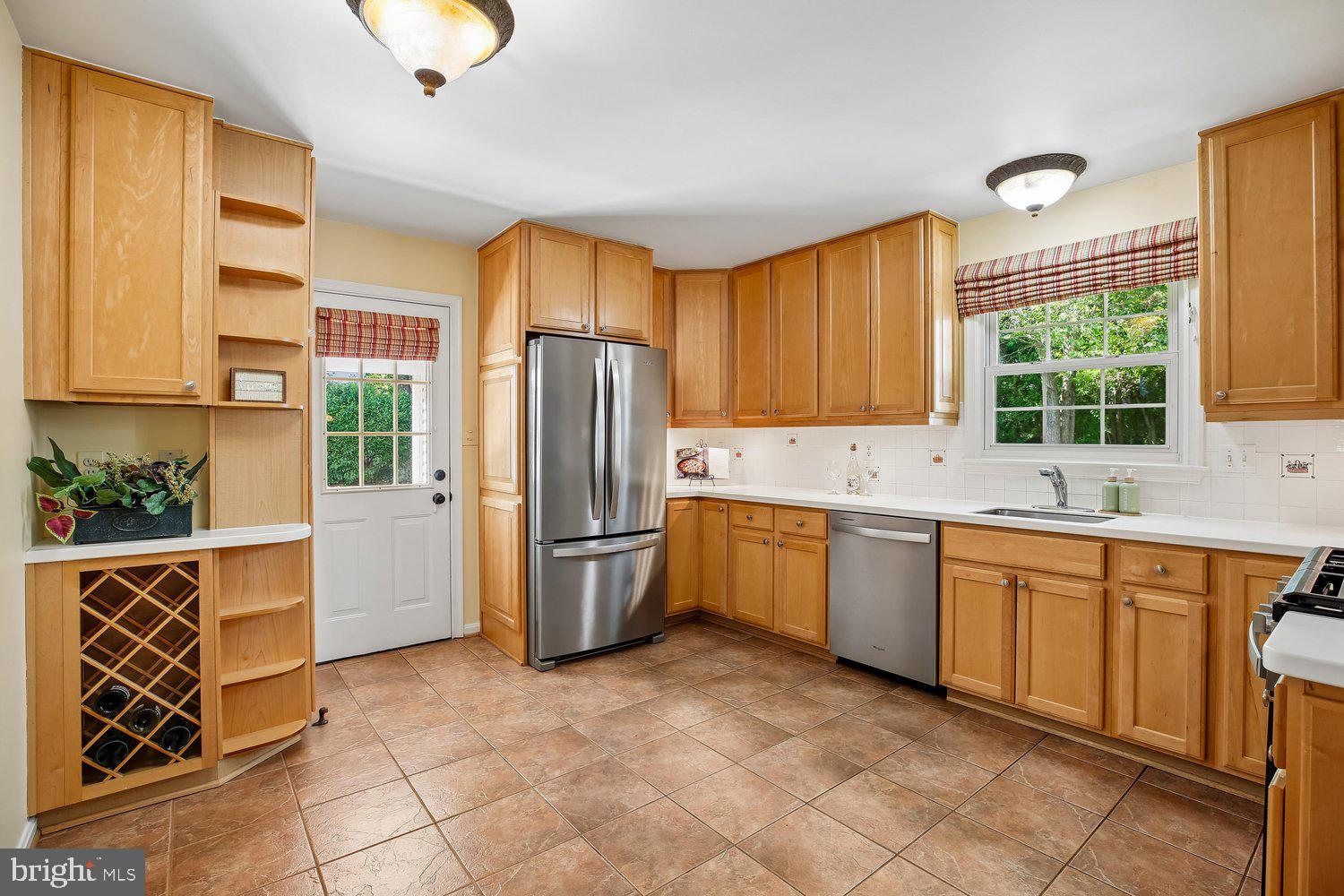 1525 Arbor View Road Silver Spring, MD 20902 - Photo 18 of 77 Kitchen