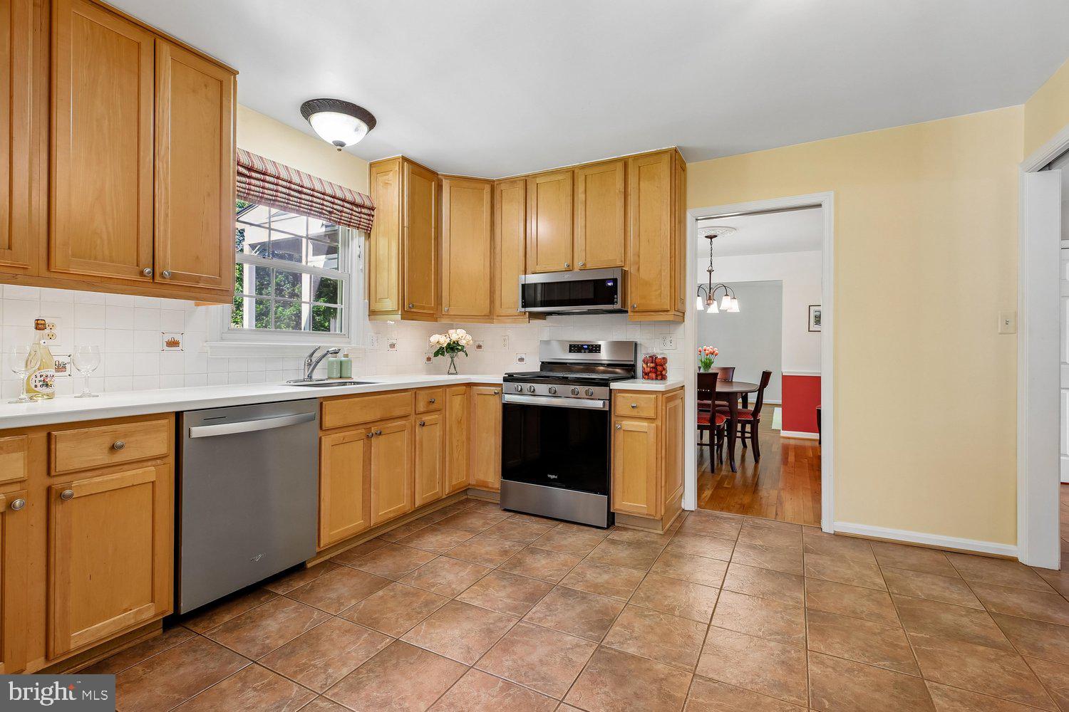 1525 Arbor View Road Silver Spring, MD 20902 - Photo 20 of 77 Kitchen