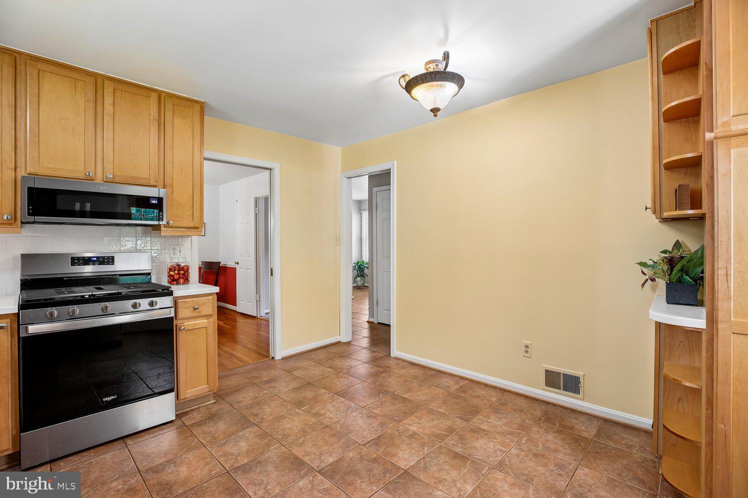 1525 Arbor View Road Silver Spring, MD 20902 - Photo 21 of 77 Kitchen