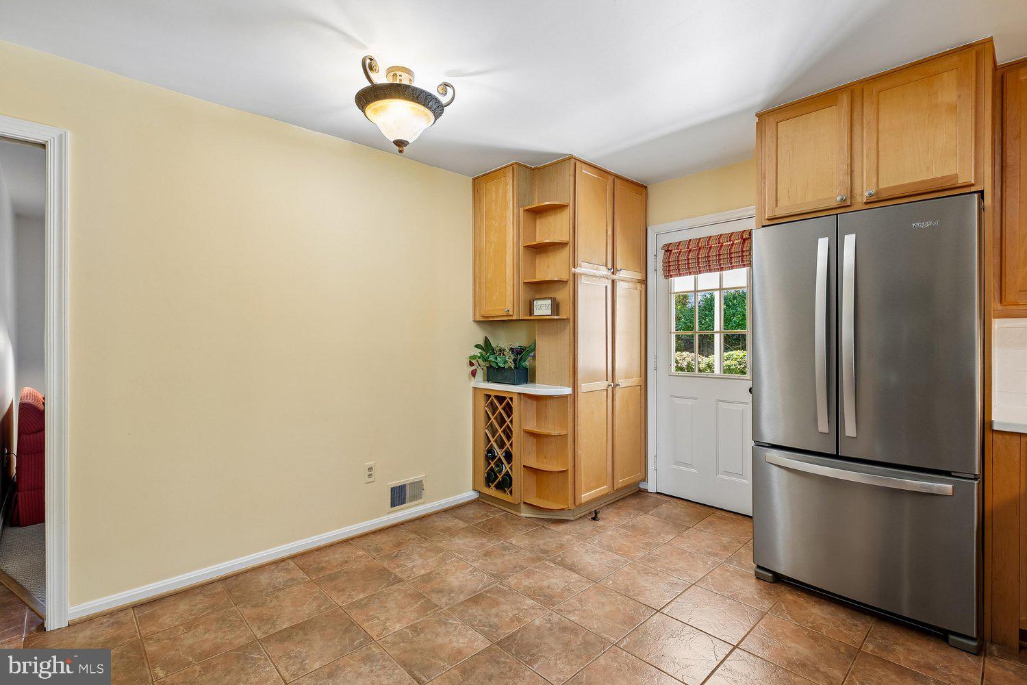 1525 Arbor View Road Silver Spring, MD 20902 - Photo 22 of 77 Kitchen