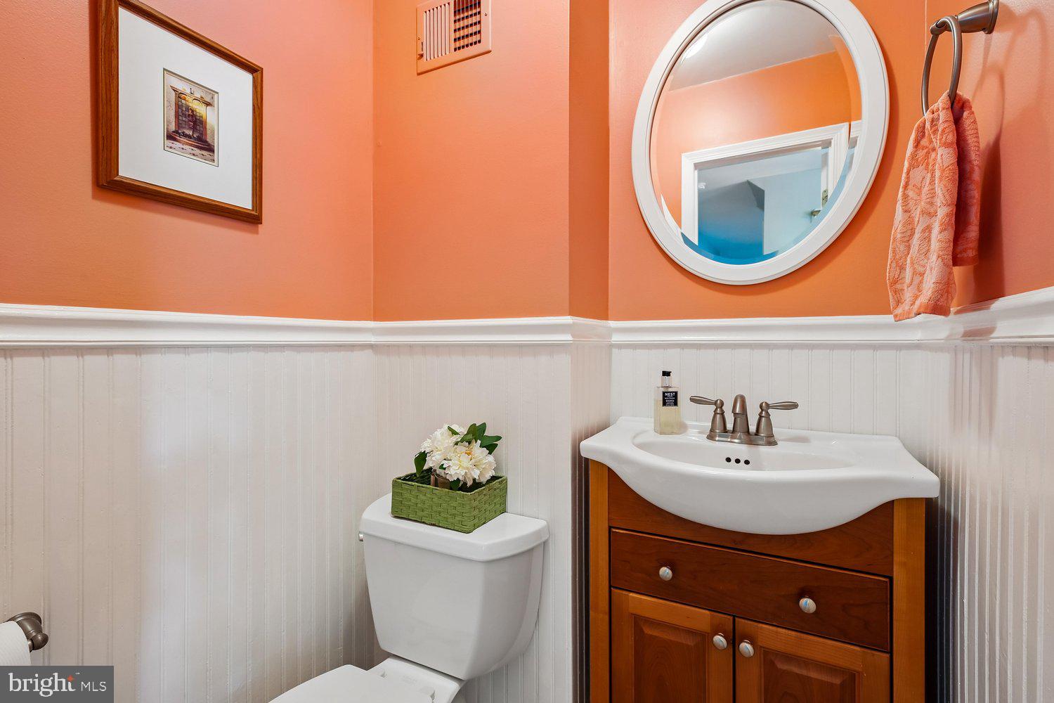 1525 Arbor View Road Silver Spring, MD 20902 - Photo 26 of 77 Powder Room