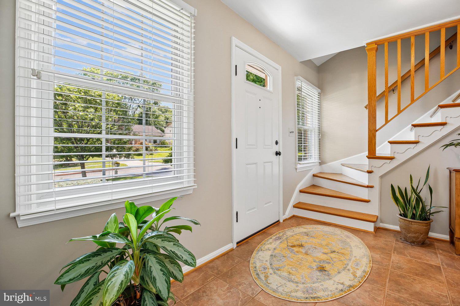 1525 Arbor View Road Silver Spring, MD 20902 - Photo 3 of 77 Entry