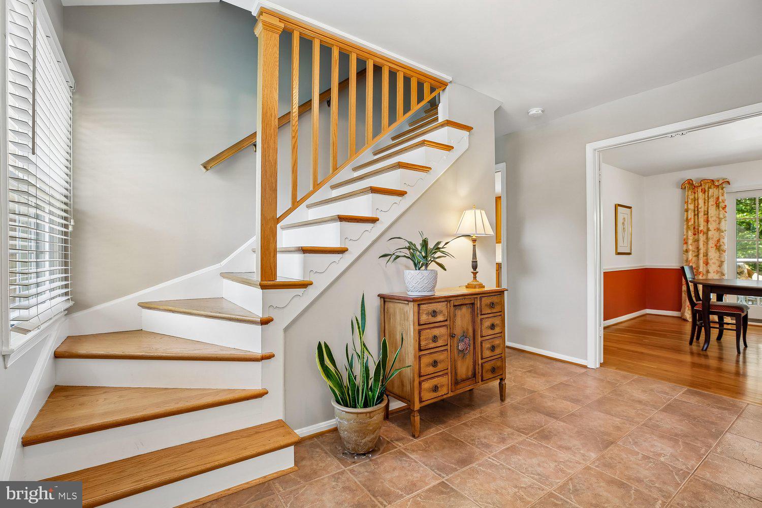 1525 Arbor View Road Silver Spring, MD 20902 - Photo 4 of 77 Foyer