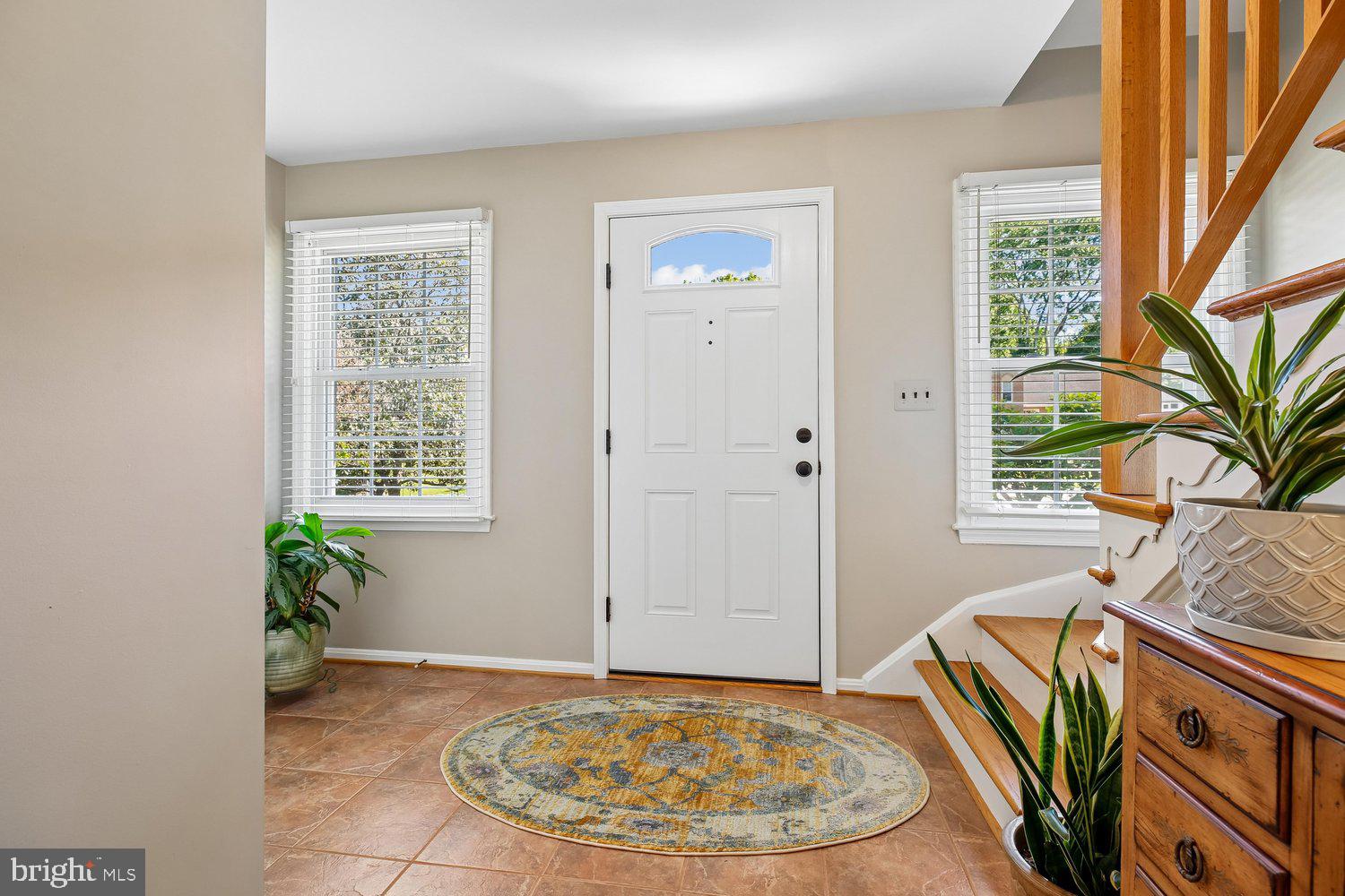 1525 Arbor View Road Silver Spring, MD 20902 - Photo 5 of 77 Entry