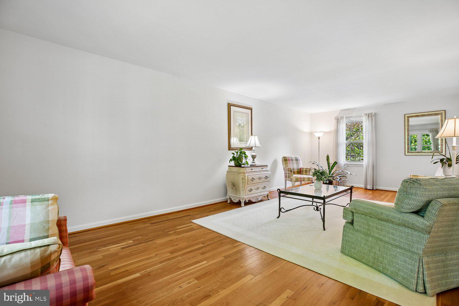 1525 Arbor View Road Silver Spring, MD 20902 - Photo 10 of 77 Living Room