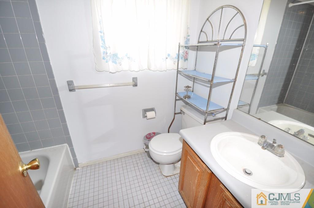 17 La Valencia Road Old Bridge, NJ 08857 - Photo 12 of 23 Gallery Image 12