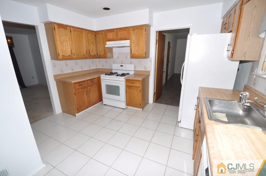 17 La Valencia Road Old Bridge, NJ 08857 - Photo 10 of 23 Gallery Image 10