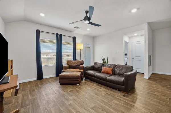 $295,000 | 1425 London Way, Lockhart, TX 78644