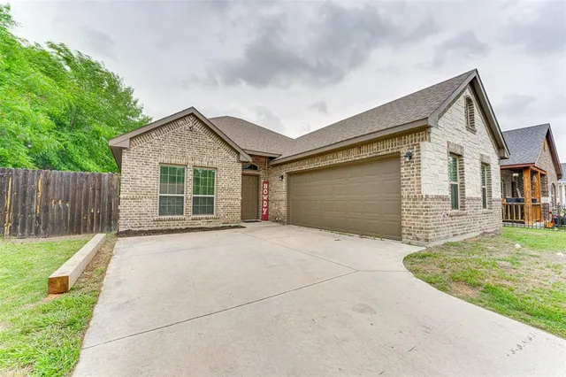 $2,300 | 112 Ryburn Street, Waxahachie, TX 75165