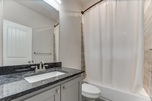 $2,300 | 112 Ryburn Street, Waxahachie, TX 75165