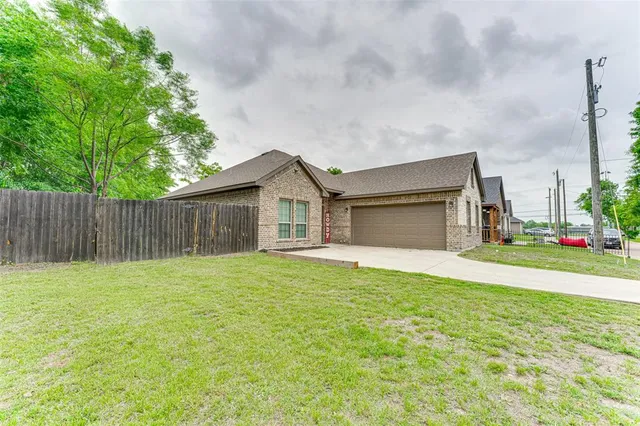 $2,300 | 112 Ryburn Street, Waxahachie, TX 75165
