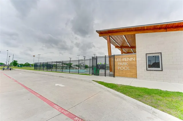 $2,300 | 112 Ryburn Street, Waxahachie, TX 75165