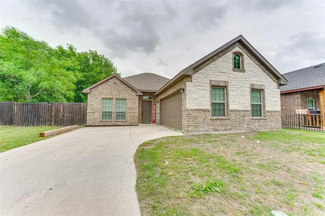 $2,300 | 112 Ryburn Street, Waxahachie, TX 75165