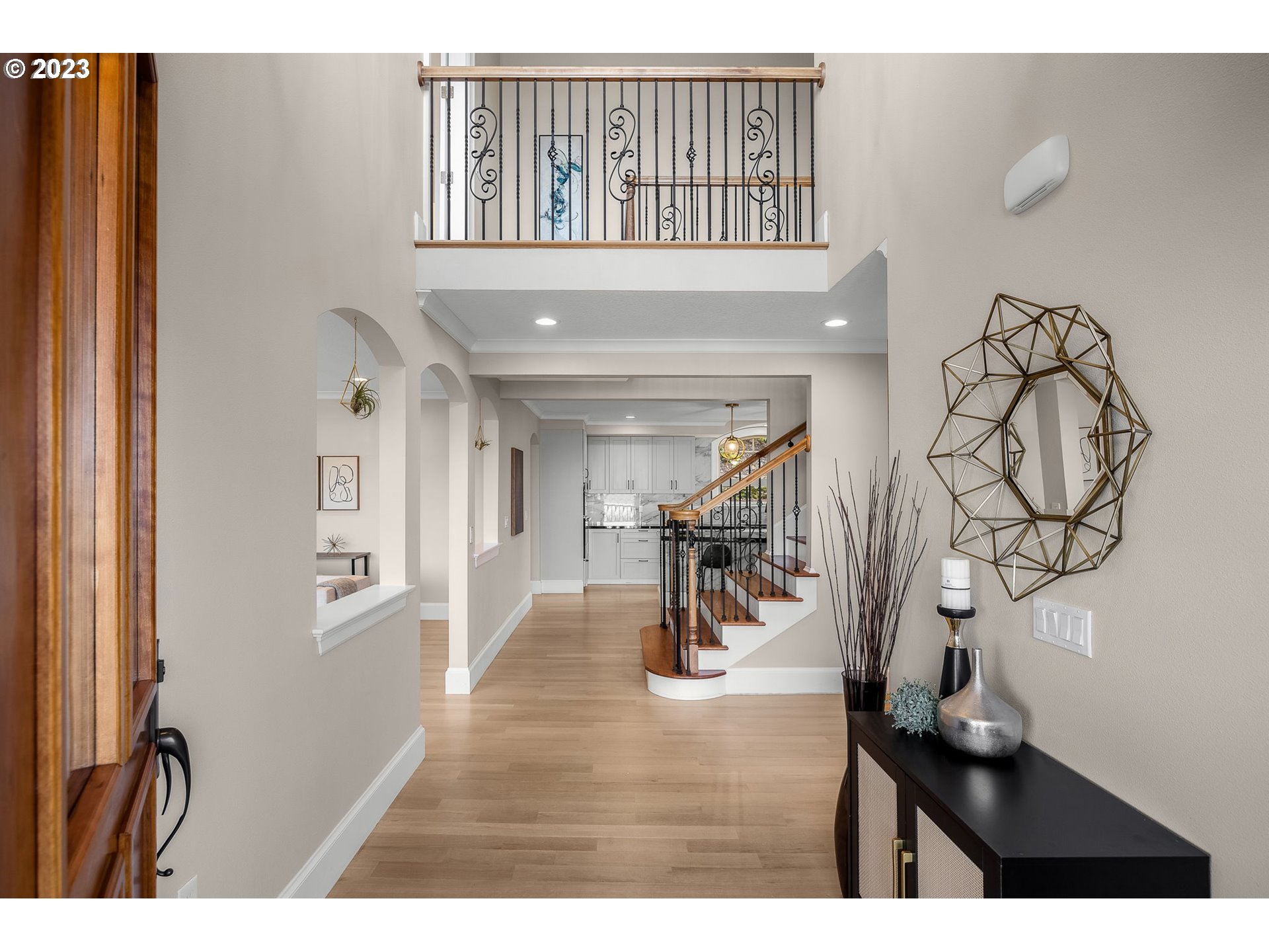 2820 Northwest Cornell Road Portland, OR 97210 - Photo 2 of 32 Entrance/Foyer