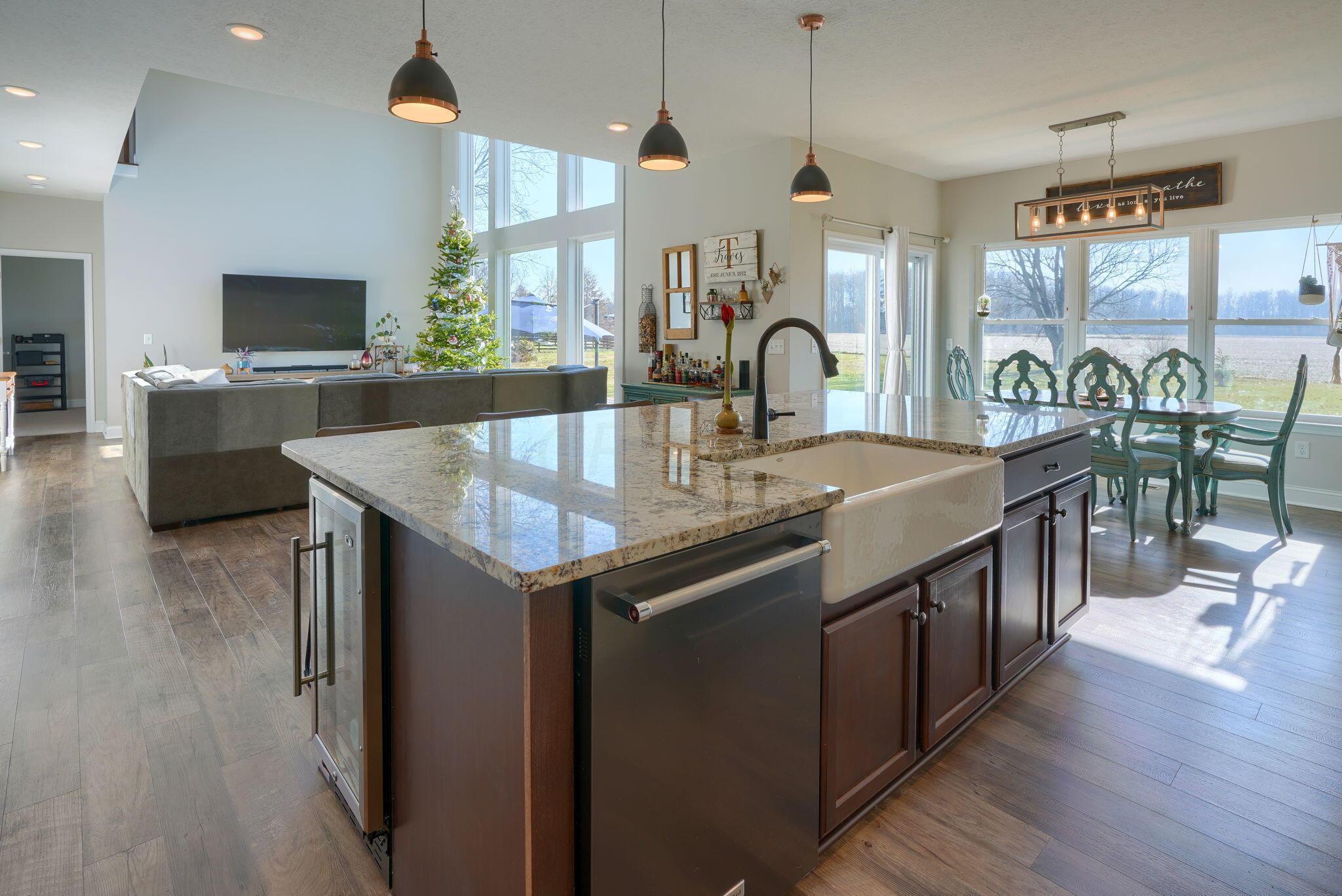 8050 Kilbourne Road Sunbury, OH 43074 - Photo 14 of 56 Large Island w/ up to 6 Seats