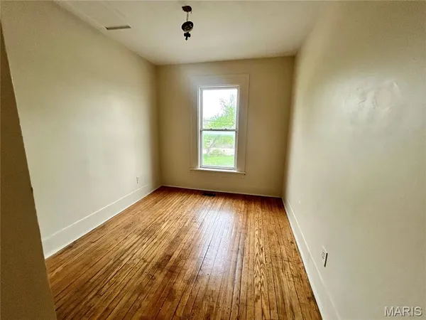 $159,900 | 703 North Carolina Street, Louisiana, MO 63353