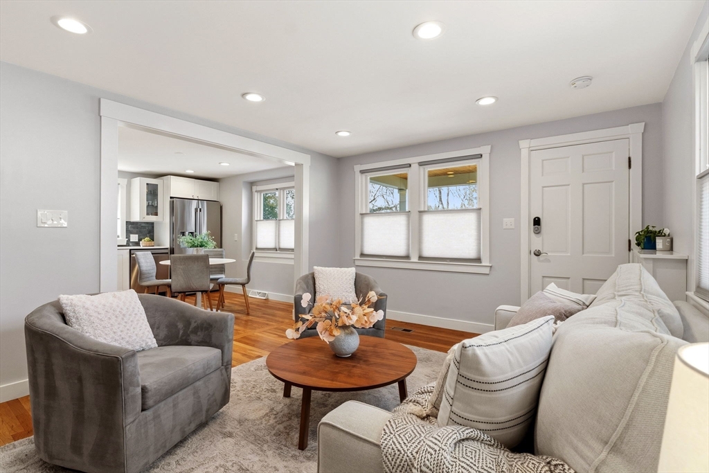 94 Middle Street Lexington, MA 02421 - Photo 7 of 34 Gallery Image 7