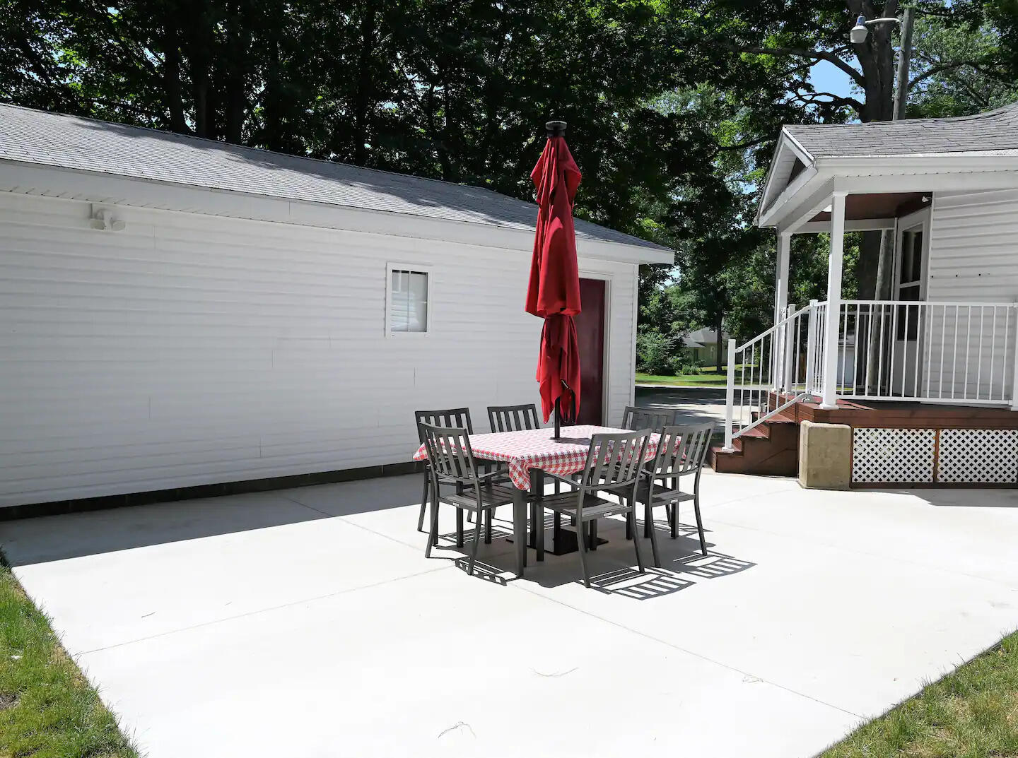 402 Jefferson Street Cassopolis, MI 49031 - Photo 5 of 37 402ejefferson_patio
