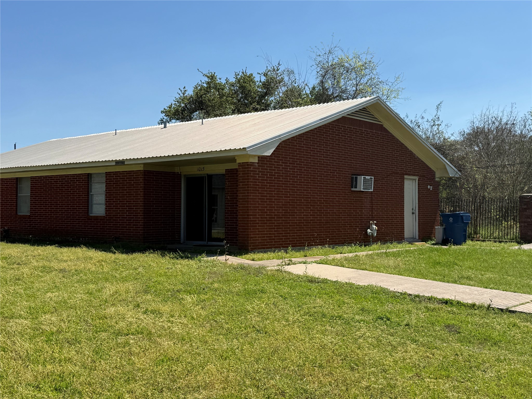 1905 10th Street Hempstead, TX 77445 - Photo 1 of 11