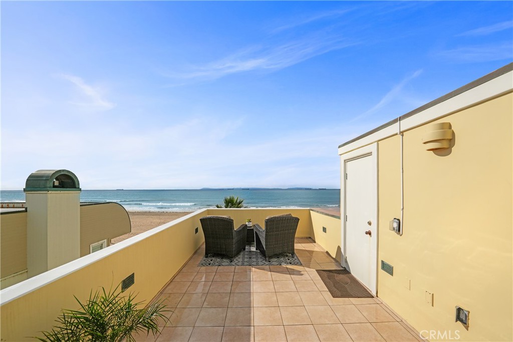 72-B Surfside Avenue Surfside, CA 90743 - Photo 48 of 56 a view of a bathroom with a tub and a shower
