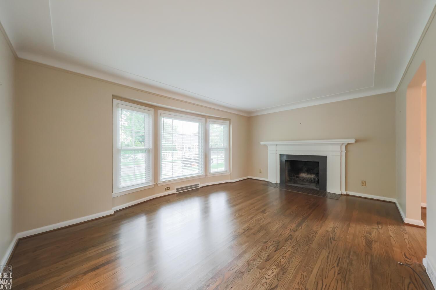 430 Lothrop Road Grosse Pointe, MI 48236 - Photo 4 of 25 50088354-3.JPG