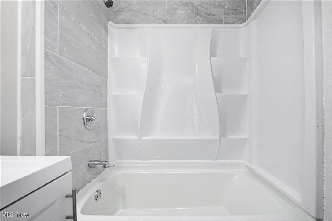 896 Selwyn Road Cleveland Heights, OH 44112 - Photo 12 of 23 Full bath with shower / bath combination and vanity