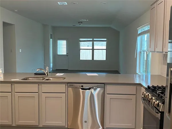 $2,100 | 6417 Turin Lane, Hutto, TX 78634