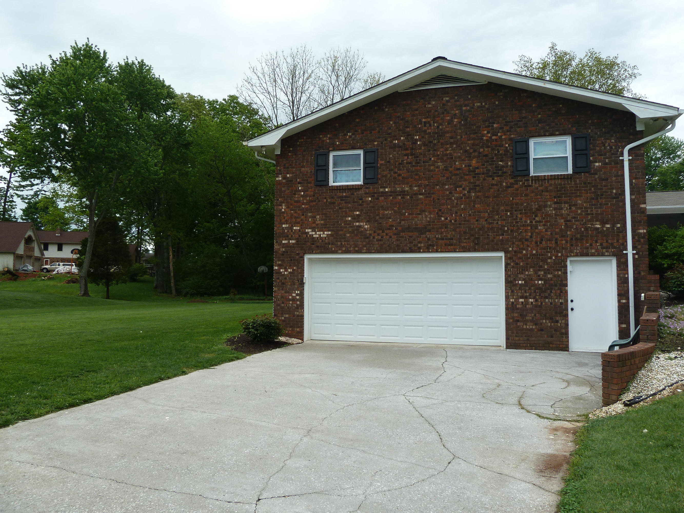 7346 Cornwall Road Knoxville, TN 37931 - Photo 2 of 26 bCornwall, 7346 P1110957 (1)
