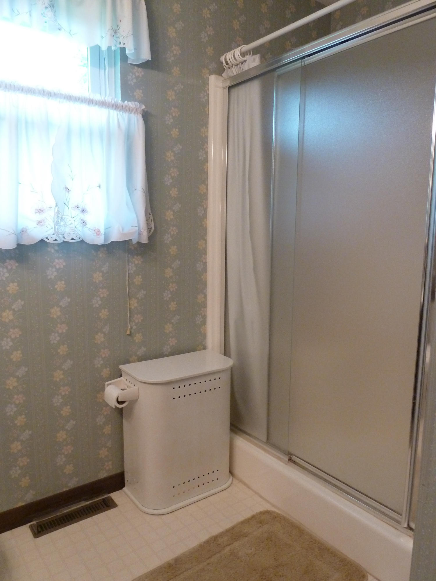 7346 Cornwall Road Knoxville, TN 37931 - Photo 14 of 26 amaster bathCornwall, 7346 P1110957 (11)