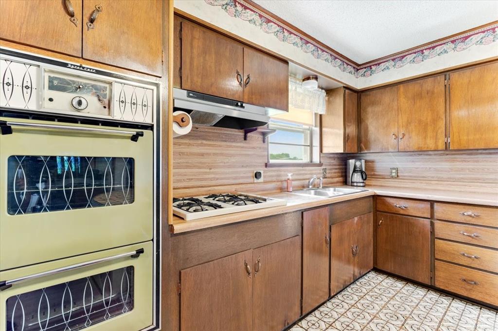 3472 Desvoignes Road Denison, TX 75021 - Photo 7 of 27