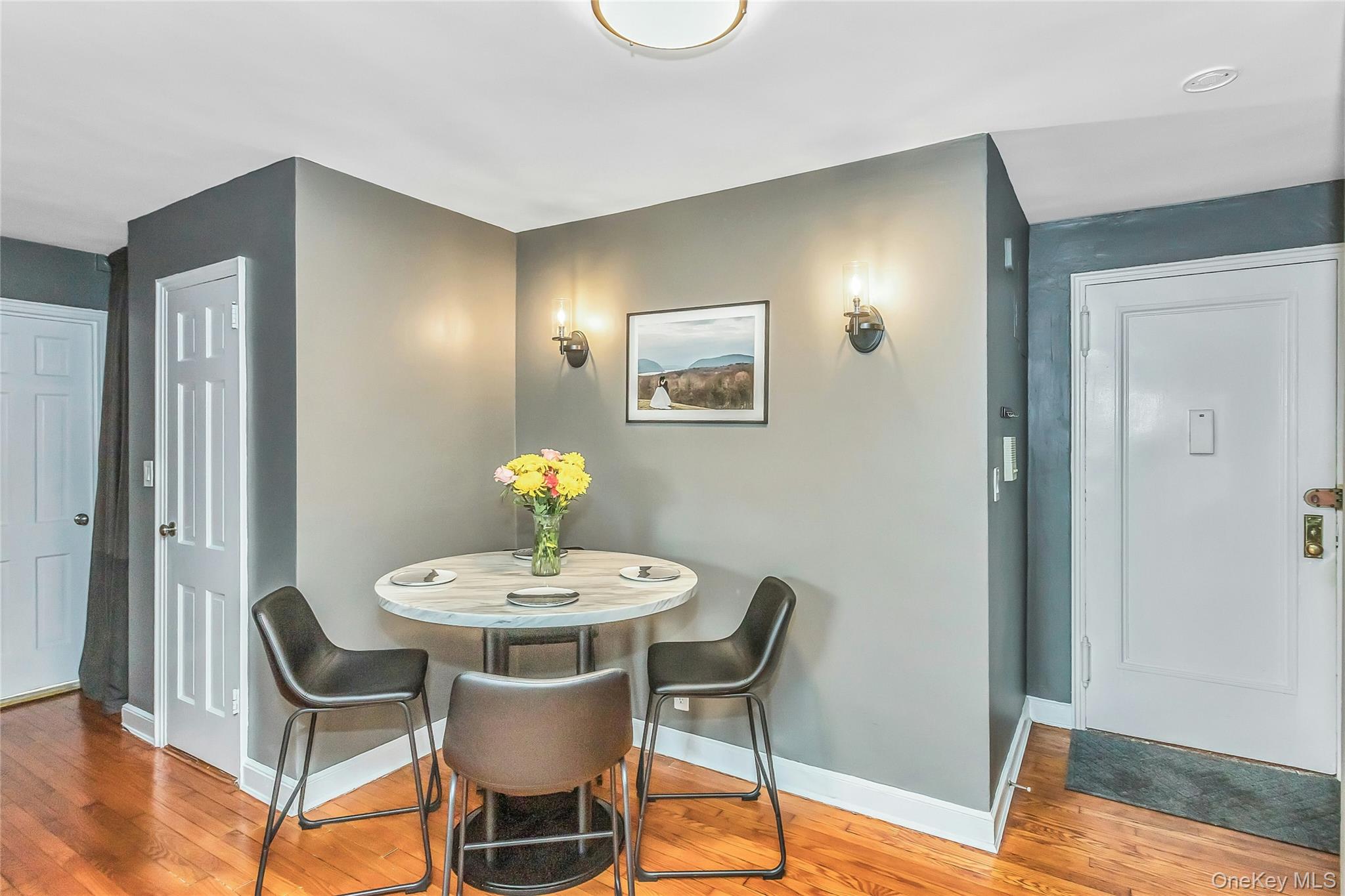 8 Welwyn Road, Unit 2F Great Neck, NY 11021 - Photo 5 of 23