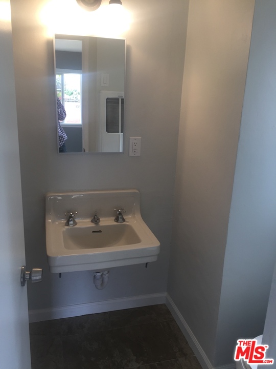 2470 Carlton Place Riverside, CA 92507 - Photo 12 of 19 Gallery Image 12