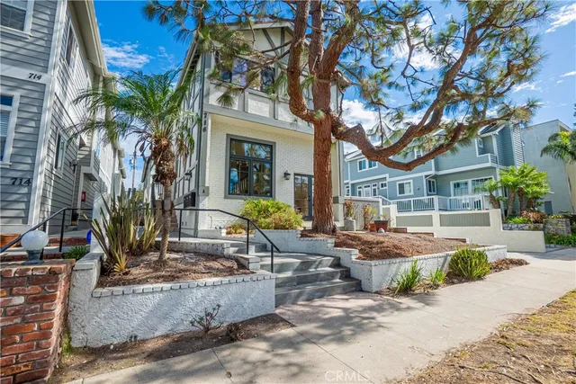 $1,999,000 | 716 South Broadway, Unit A, Redondo Beach, CA 90277