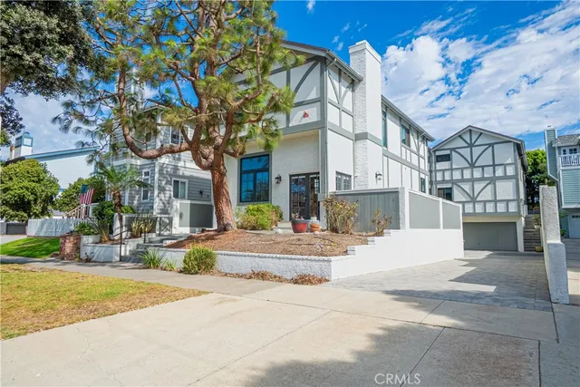 $1,999,000 | 716 South Broadway, Unit A, Redondo Beach, CA 90277