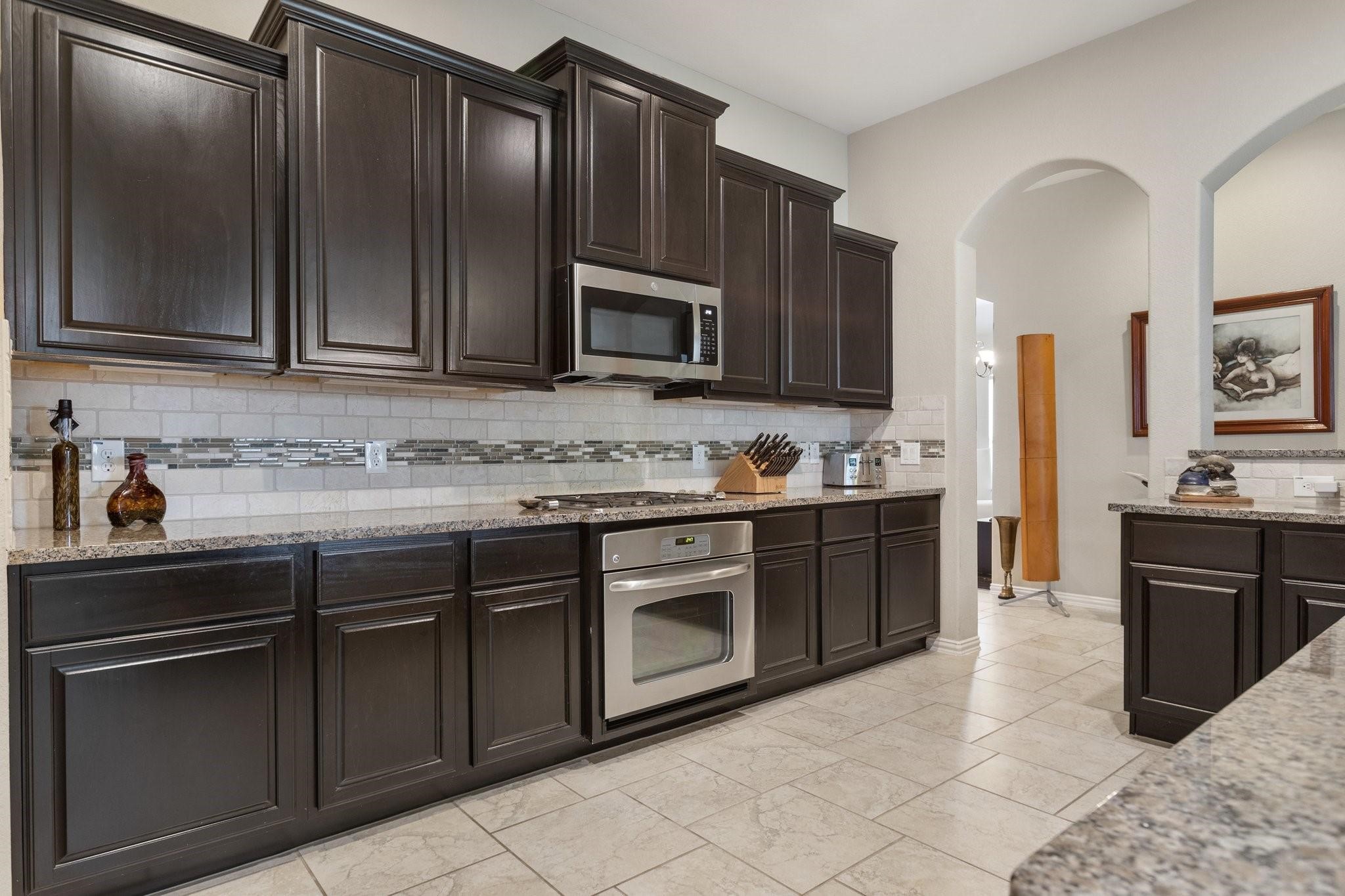 126 South Sawbridge Circle Spring, TX 77389 - Photo 7 of 17 Gallery Image 7