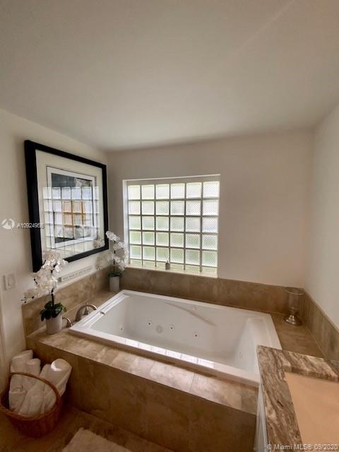 19715 Sedgefield Terrace Boca Raton, FL 33498 - Photo 21 of 43 Master bath Jacuzzi