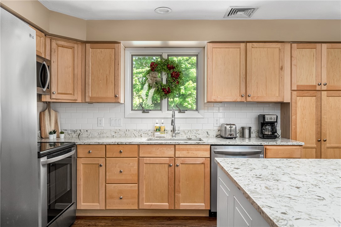 10 Heidi Road Lincoln, RI 02865 - Photo 37 of 48