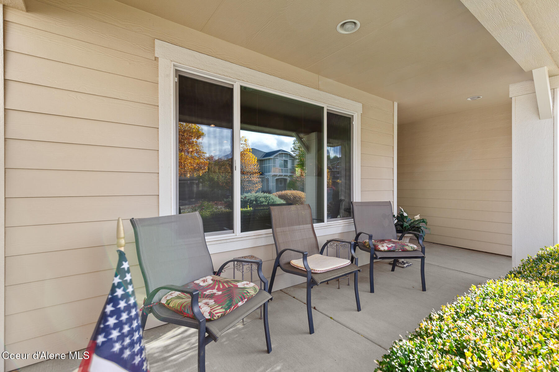 6254 Cornwall Street Coeur D'Alene, ID 83815 - Photo 3 of 35 Covered Front Porch