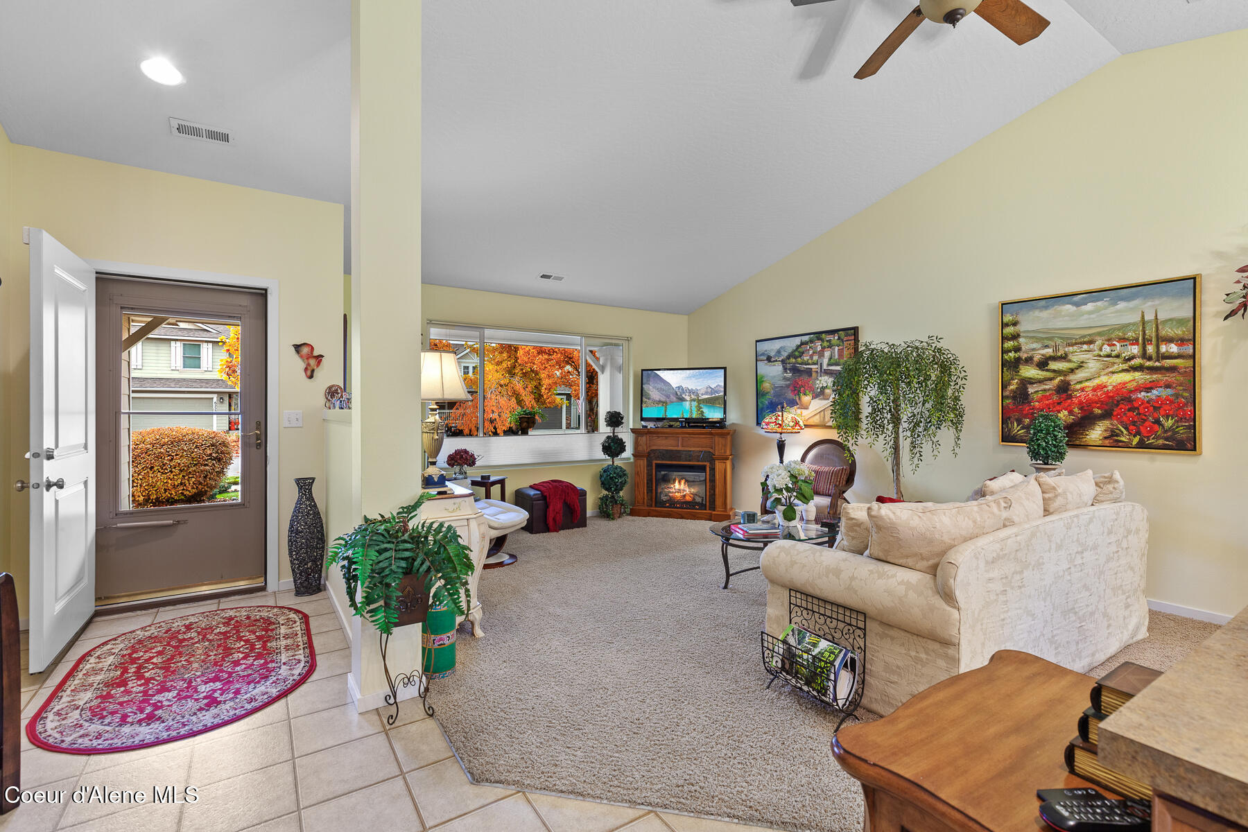 6254 Cornwall Street Coeur D'Alene, ID 83815 - Photo 5 of 35 Living Room & Entry