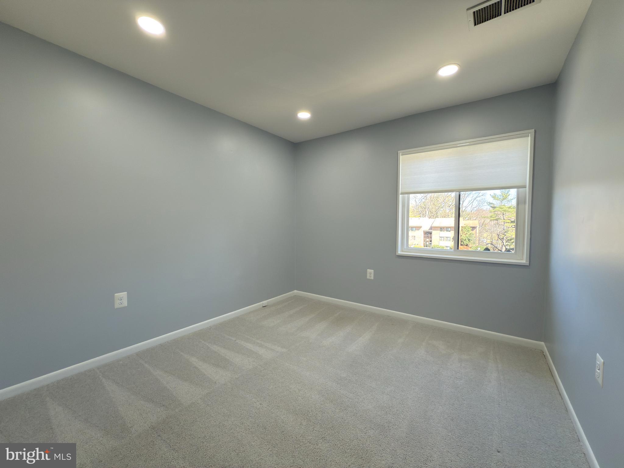 1415 Northgate Square, Unit 15/21B Reston, VA 20190 - Photo 18 of 28 an empty room with windows